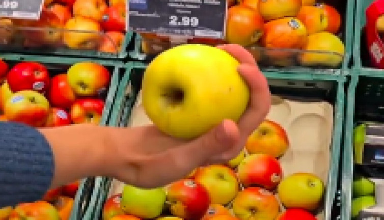 Bir kişinin elinin tersiyle meyve kavradığı iddia edilen video gündem oldu: Yapay zeka ile hazırlanmış olabilir mi?