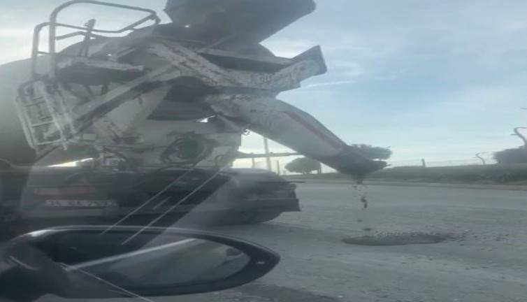 Vatandaşlardan yola beton döke döke ilerleyen beton mikseri şoförüne tepki!