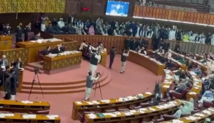 Pakistan’da Şahbaz Şerif tekrar başbakan seçildi