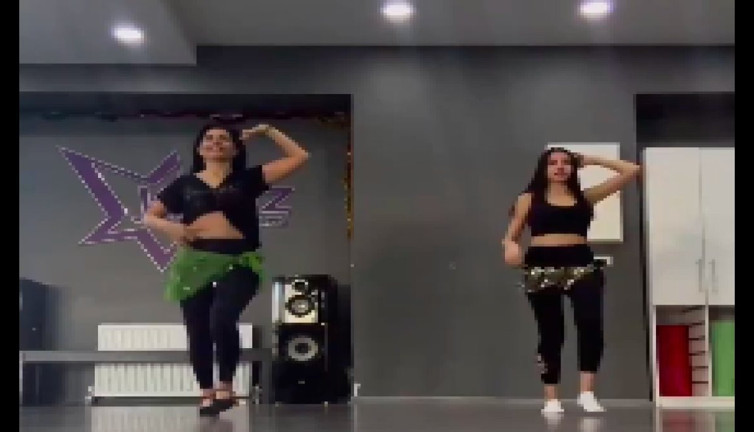 Sevgilisi dansözlere gitmesin diye oryantal öğrenen kadın