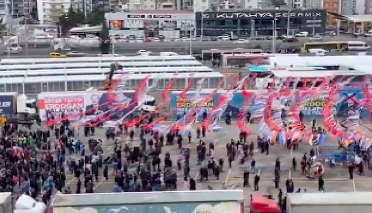 Cumhurbaşkanı Erdoğan'ın Malatya mitinginde alanın eskiye boş kalması sosyal medyada gündem oldu