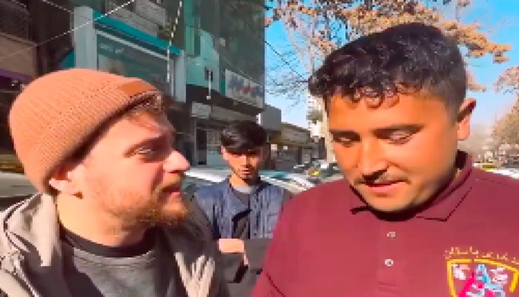 Alper Rende'nin Afganistan'da Türkiye'den sınır dışı edilen Afganlarla konuşması gündem oldu