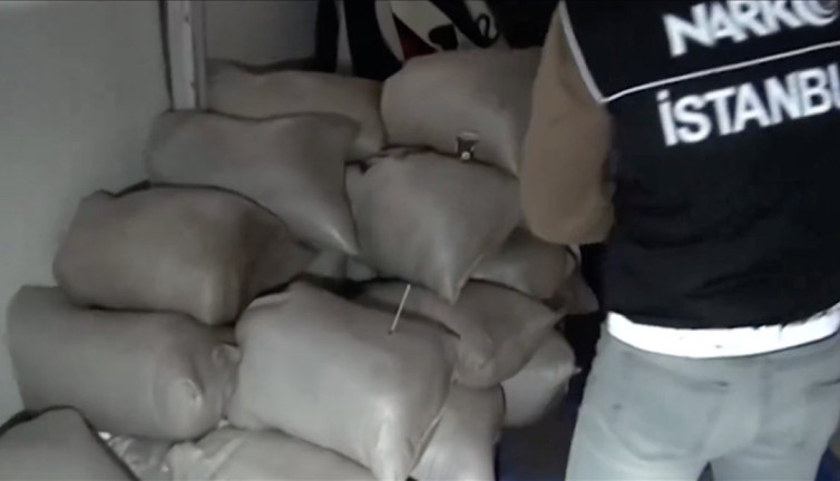 Zehir tacirlerine geçit yok! İstanbul’da 4 ton metamfetamin ele geçirildi