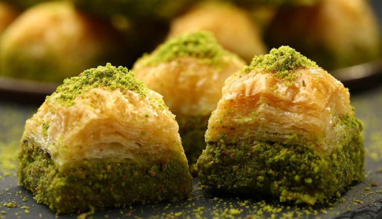 1 dilim baklavanın fiyatı şok etti. Artık kiloyla değil taneyle alınabiliyor
