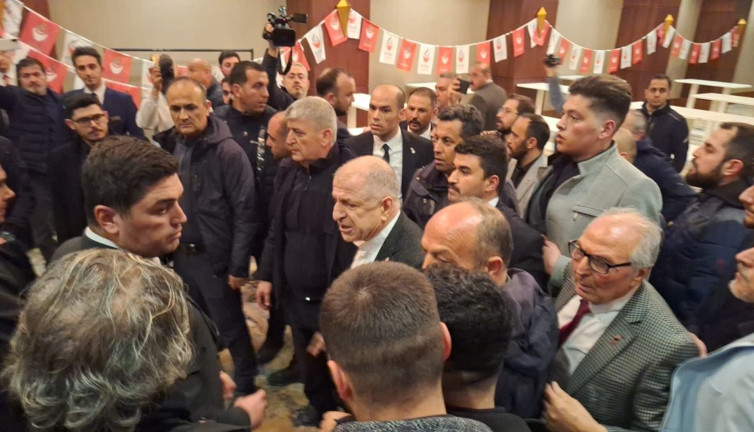 Zafer Partililer arasında Ümit Özdağ’ı çileden çıkaran kavga: Afganlar mı geldi? Suriyeliler mi girdi içeri?