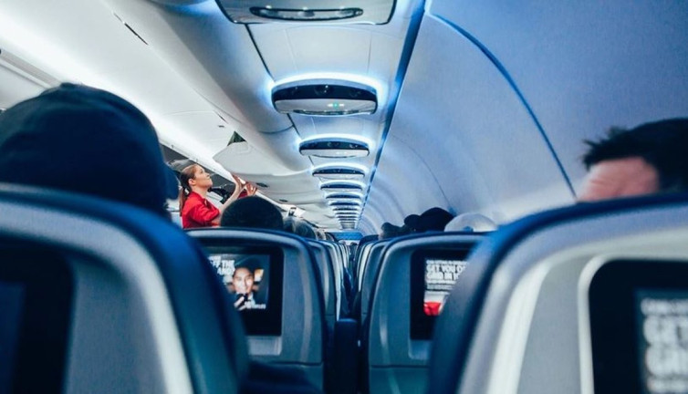 Pilotlar mışıl mışıl uyudu uçak rotasından çıktı. 153 yolcu ve 4 uçuş görevlisi skandalı yaşadı