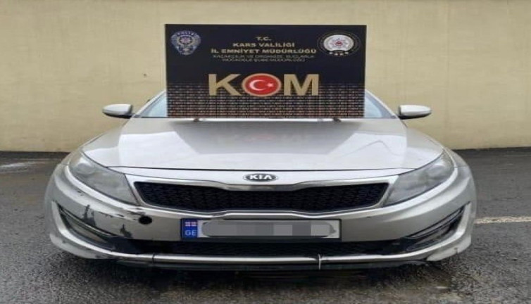 Kars'ta kaçak otomobil ele geçirildi