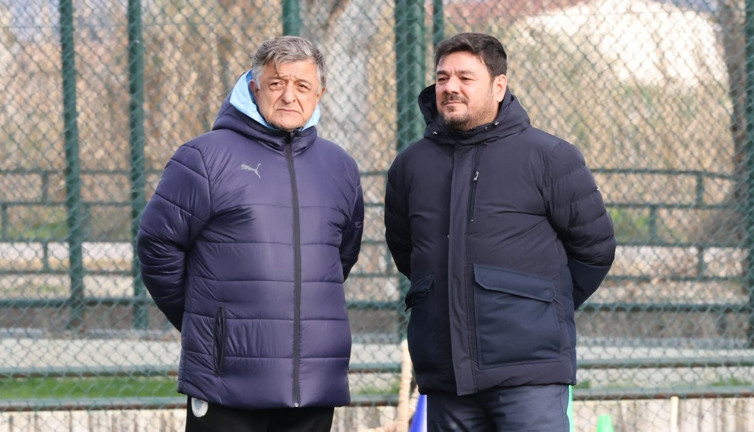 Yılmaz Vural görüşme odasında