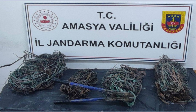 52 kilo kablo çaldılar, suçüstü yakalandılar