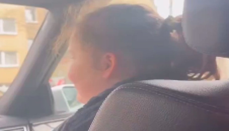 Gurbetçi çocuğun güldüren isyanı: 'Türkiye'ye gitmeyelim hep kuru fasulye yiyoruz'