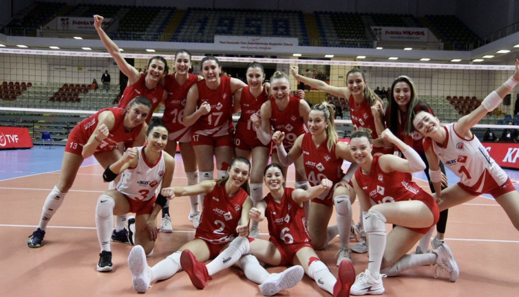 İzmir 13 yıl sonra Sultanlar Ligi'ne döndü. Bu gurur Aras Kargo'nun