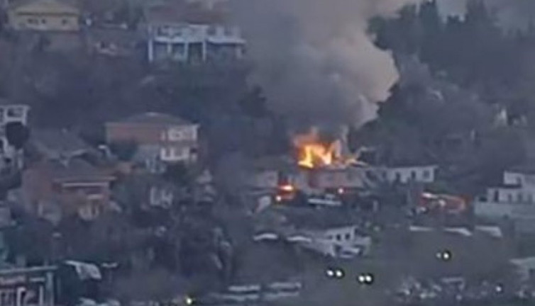 İstanbul’da korkutan çatı yangını