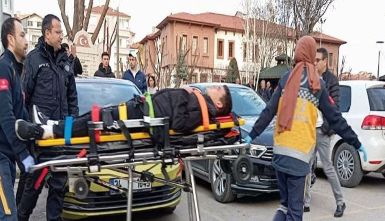 17 yaşındaki genç bıçaklandı