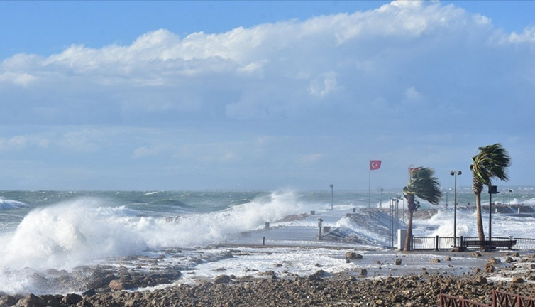 Meteoroloji saat verip bölge bölge uyardı. Çok kuvvetli fırtına geliyor
