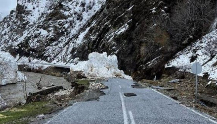 Pervari-Çatak yolu ulaşıma kapandı