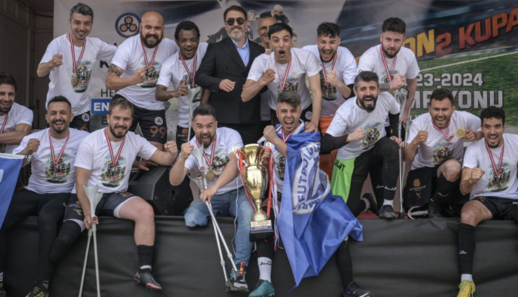 Süper Lig'de şampiyon belli oldu kupasına kavuştu