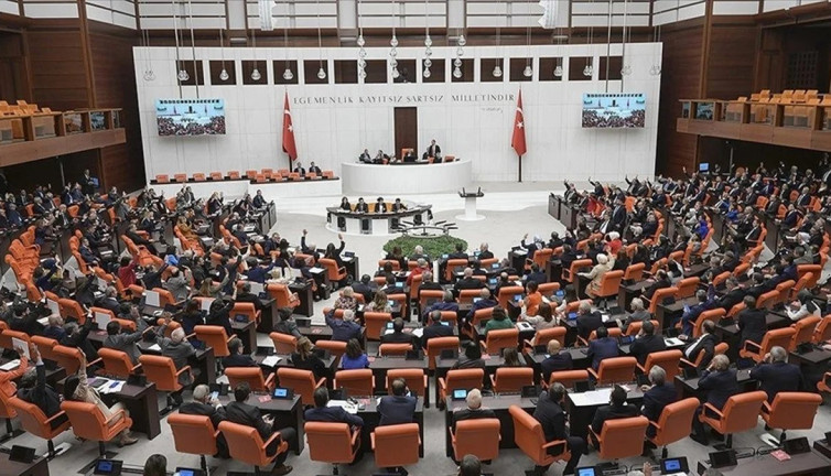 AKP’den yeni anayasa adımı: Muhalefet partileri ziyaret edilecek
