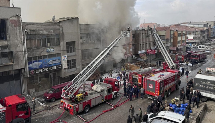 Siteler'de mobilya imalathanesinde yangın