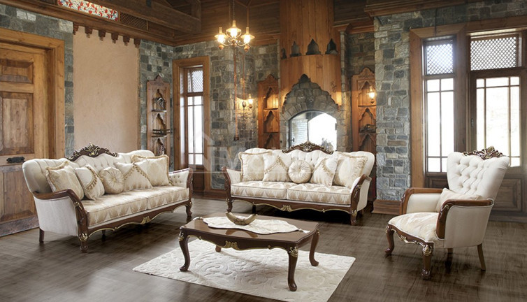 1950’lerin zarafeti modern çizgilerle buluşuyor. 74 yıl öncesinin modası günümüze taşındı