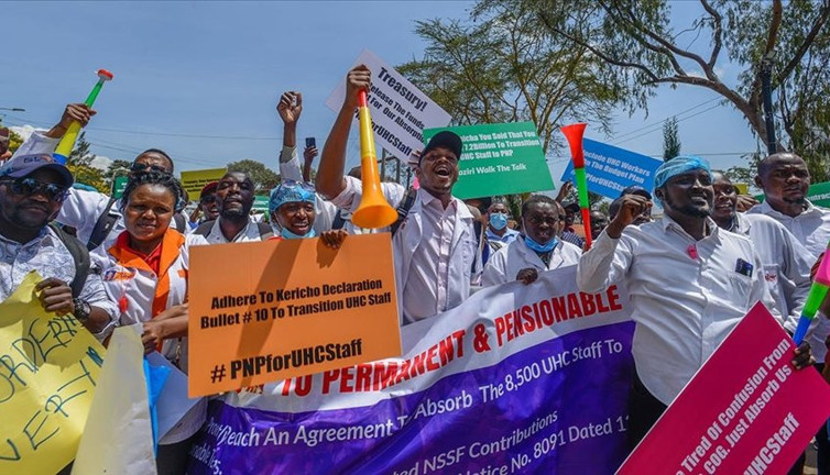 Kenya'da grevdeki sağlık çalışanları gösteri düzenledi