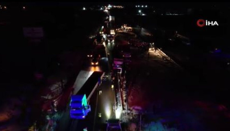 14 aracın karıştığı zincirleme trafik kazası