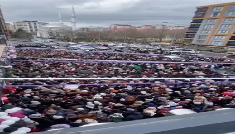 Batman'da çeyiz evi açılışına 'indirim' izdihamı: Kepenklerini açamadı