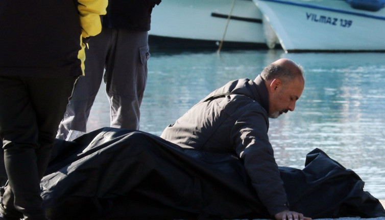 Ceset torbasındaki evlada son bakış! Kahreden fotoğraf