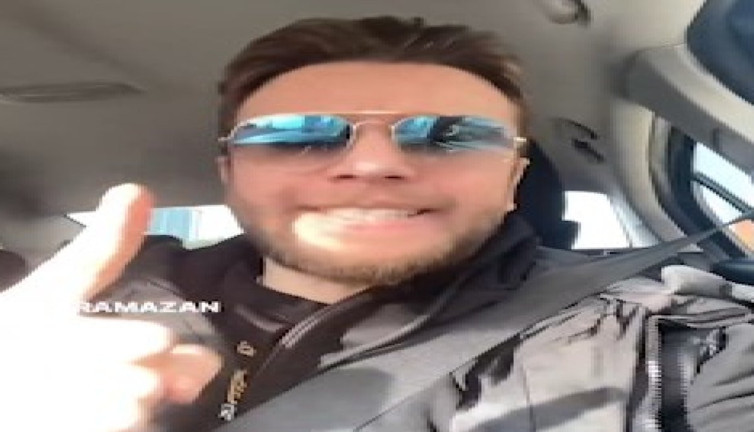 Sanatçı Selim Güngören'den Ramazan ayında içkiyle dolaşanlara tepki: Saygı duyacaksın