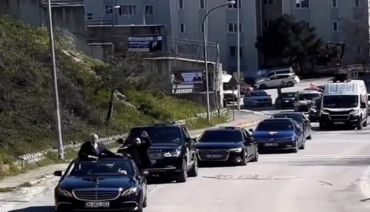 Pendik'te muhtar adayı Şükrü Aydemir'in çakarlı lüks araç konvoyu tepki topladı