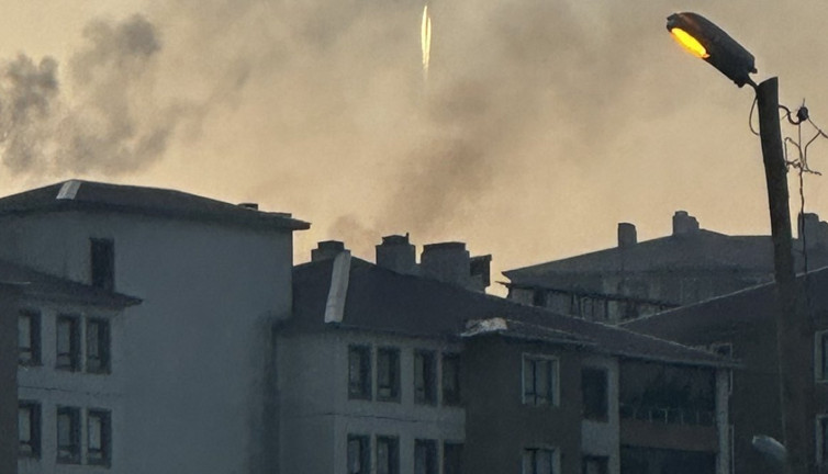 Gökyüzünde gizemli ışık hüzmesi: O anlar kamerada