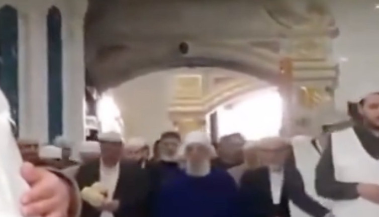 Menzilcilerin şeyhlerini gördükleri zaman çıkardıkları ilginç sesler...