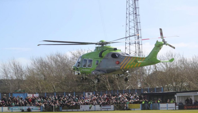 Dünya bu maçı konuşuyor. Helikopter sahaya indi. Takımlar çekildi