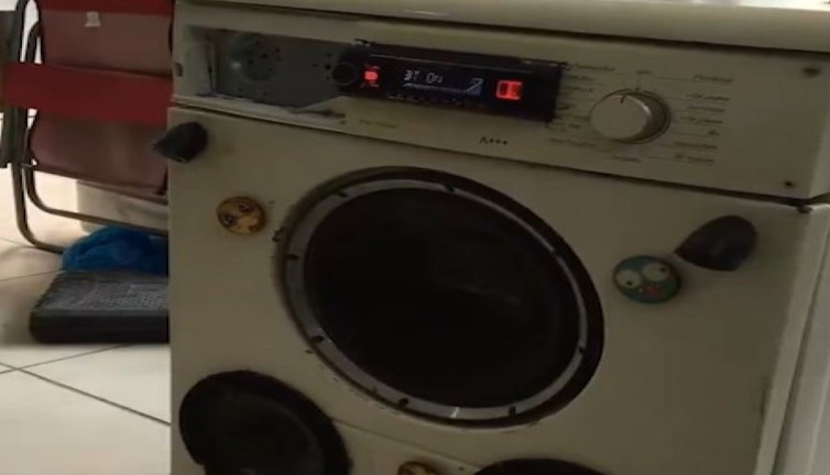 Samsun'da bir teknisyenin ilginç tasarımı: Araba teypli çamaşır makinesi