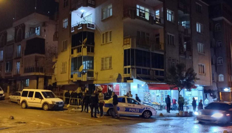 Tartıştığı babasını bıçakla öldürdü