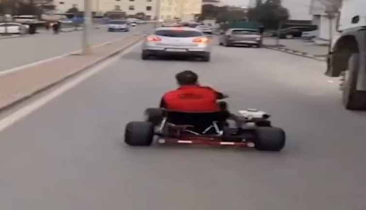 Karting aracıyla trafiğe çıkıp drift attı: Binlerce liralık para cezası aldı