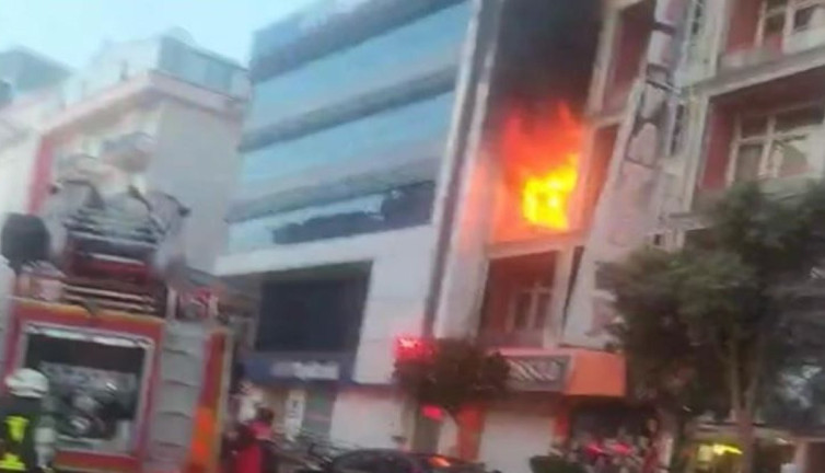 Isparta’da 4 katlı otelde korkutan yangın