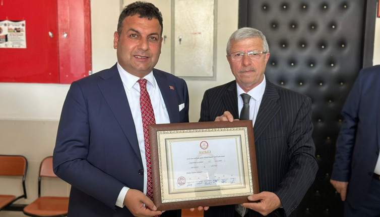 Gölbaşı Belediye Başkanı mazbatasını aldı