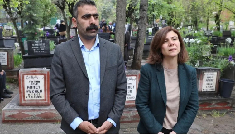 DEM Partili eş başkanların ilk icraatları Diyarbakır'ı 'Amed' yapmak oldu