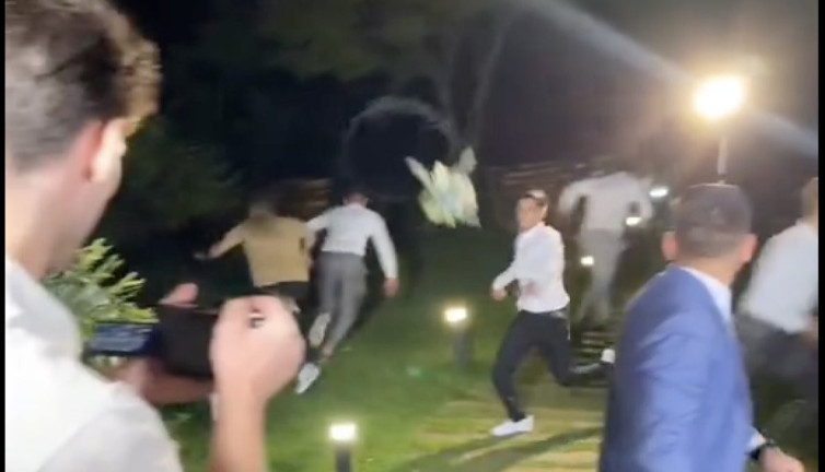 Düğünde çiçeği damat atınca tüm erkekler arkasına bakmadan kaçtı