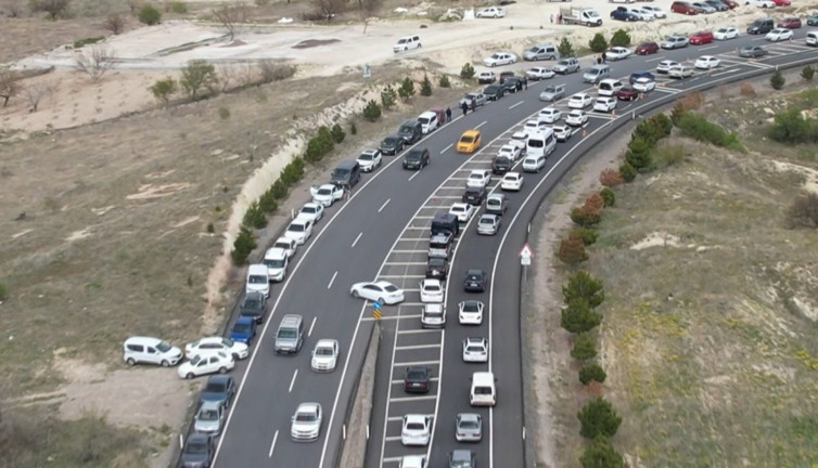 Kapadokya'da trafik çilesi başladı. Tatil sefası bitti cefası başladı