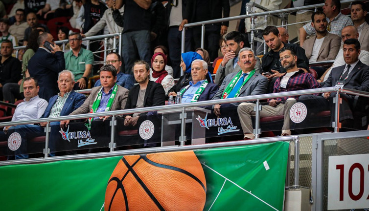 Bursaspor bütün başkanları yan yana dizdi