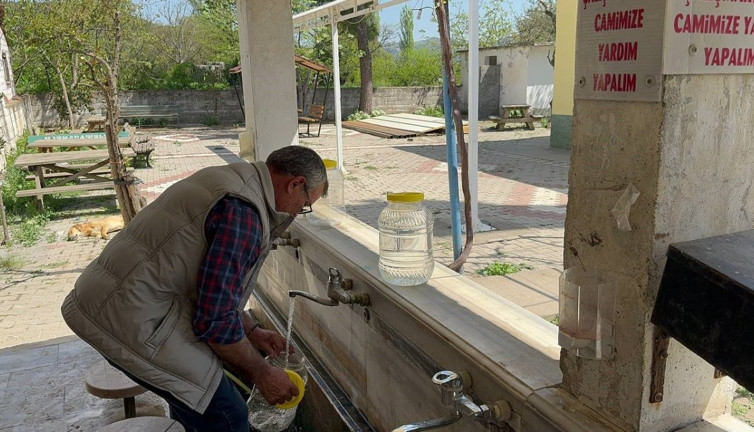 Dağdan gelen su şeker hastalığını bitiriyor. Türkiye'nin her yerinden geliyorlar bidon bidon taşıyorlar