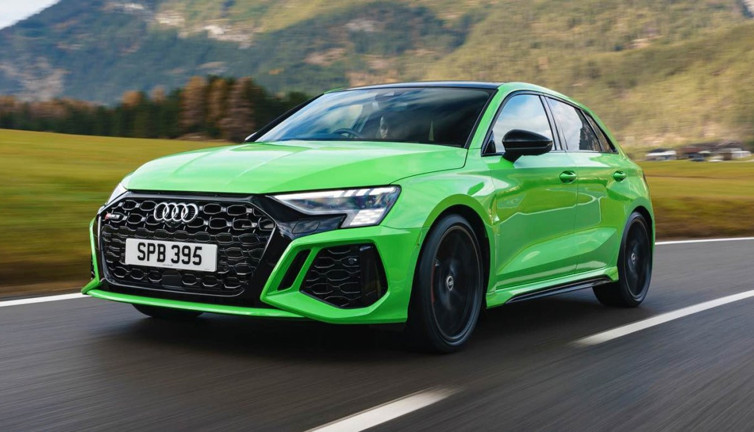 Virajlarda harikalar yaratıyor drift sevenler asfaltı kazıyacak. Tek bir düğmeyle günlük kullanım aracına dönüşüyor