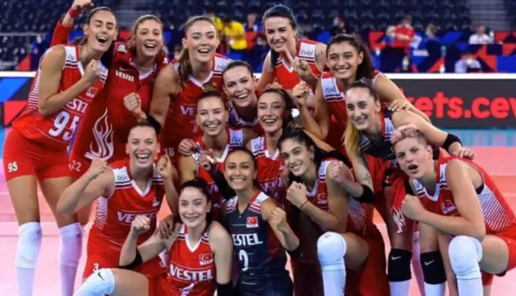 Zehra Güneş Yasemin Güveli Melissa Vargas Hande Baladın Ebrar Karakurt ve diğerleri. Bu takıma yürek dayanmaz