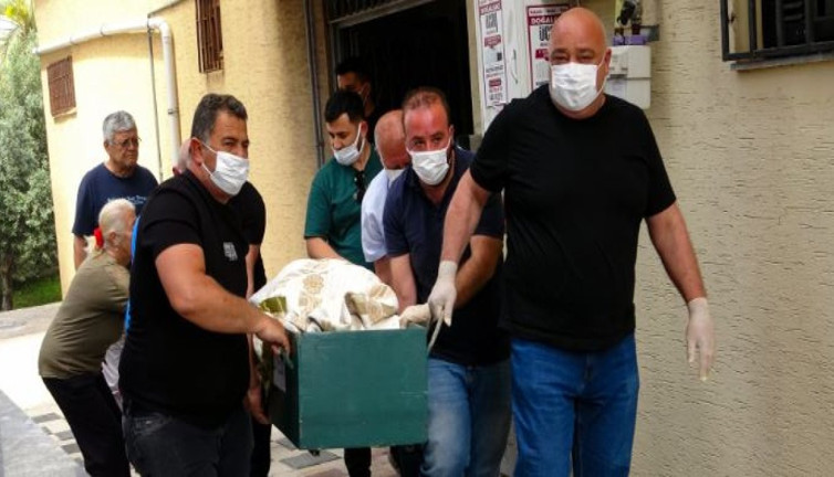 Banyoya giren bakıcı çığlığı bastı