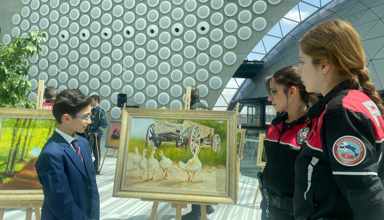 Şehit polisin 12 yaşındaki oğlundan resim sergisi