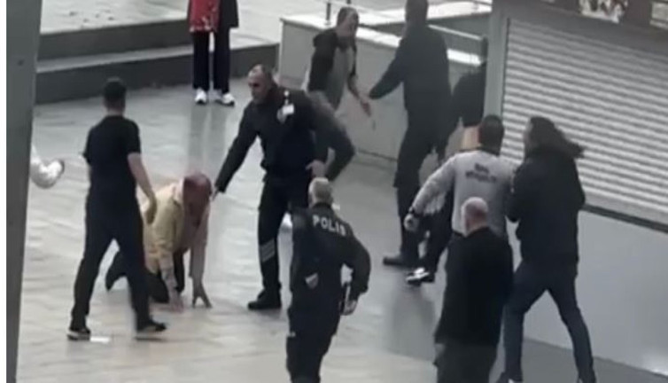 Adliye önünde aileler birbirine girdi