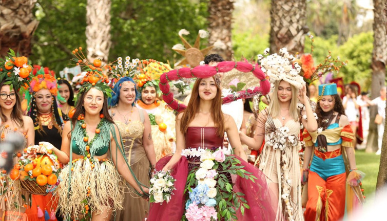 Portakal Çiçeği Karnavalı renkli görüntülere ev sahipliği yaptı