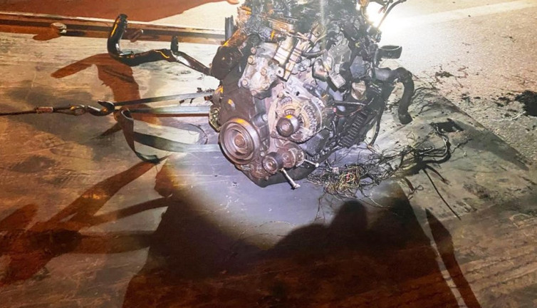 Çarpmanın etkisi ile aracın motoru fırladı