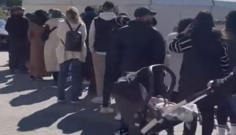 Türk firması dev indirim yaptı Almanya'da kuyruklar oluştu. Gurbetçilerin ve Almanların yüzü güldü